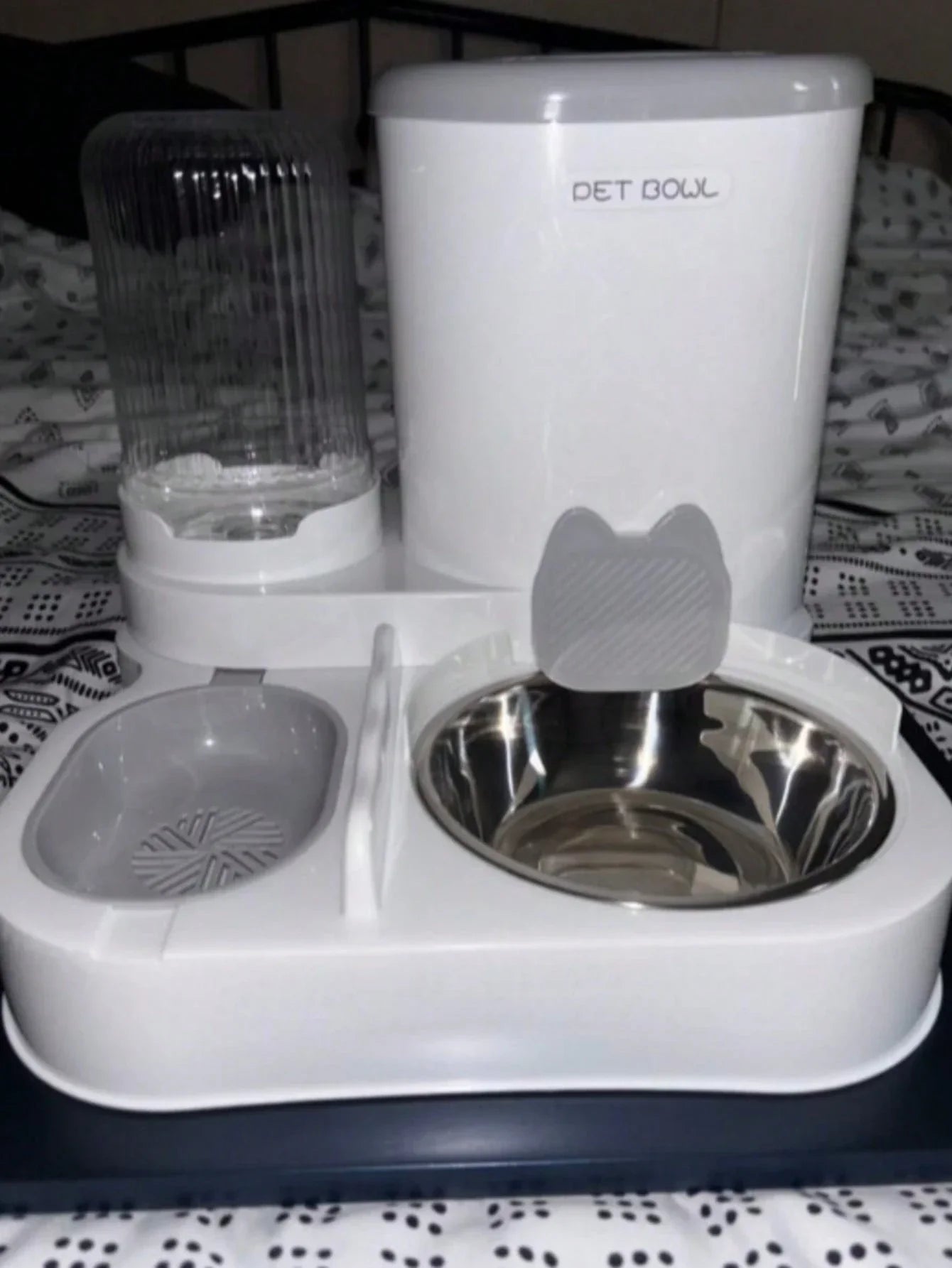 2-in-1 Cat Feeding Station