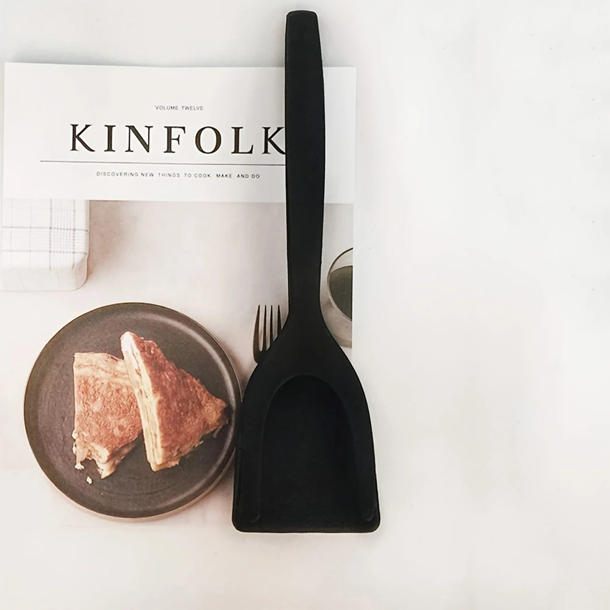 Silicone spatula, silicone kitchen utensils, non stick frying pan with egg spatula, fish, eggs, pancakes
