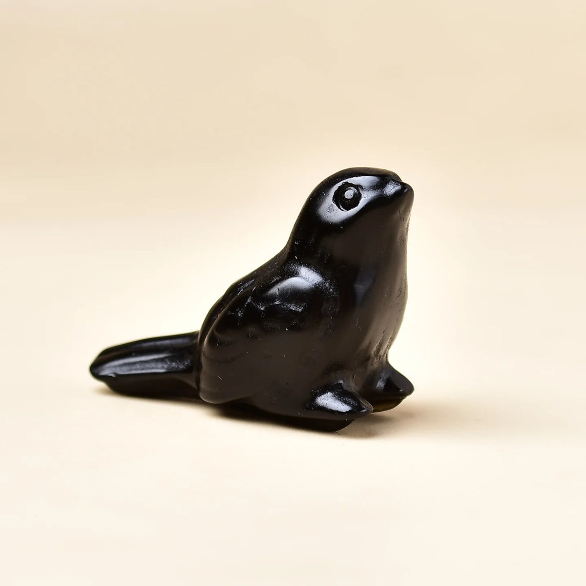 Natural crystal carved into a bird, a perfect crystal gift, a decorative item suitable for home decoration