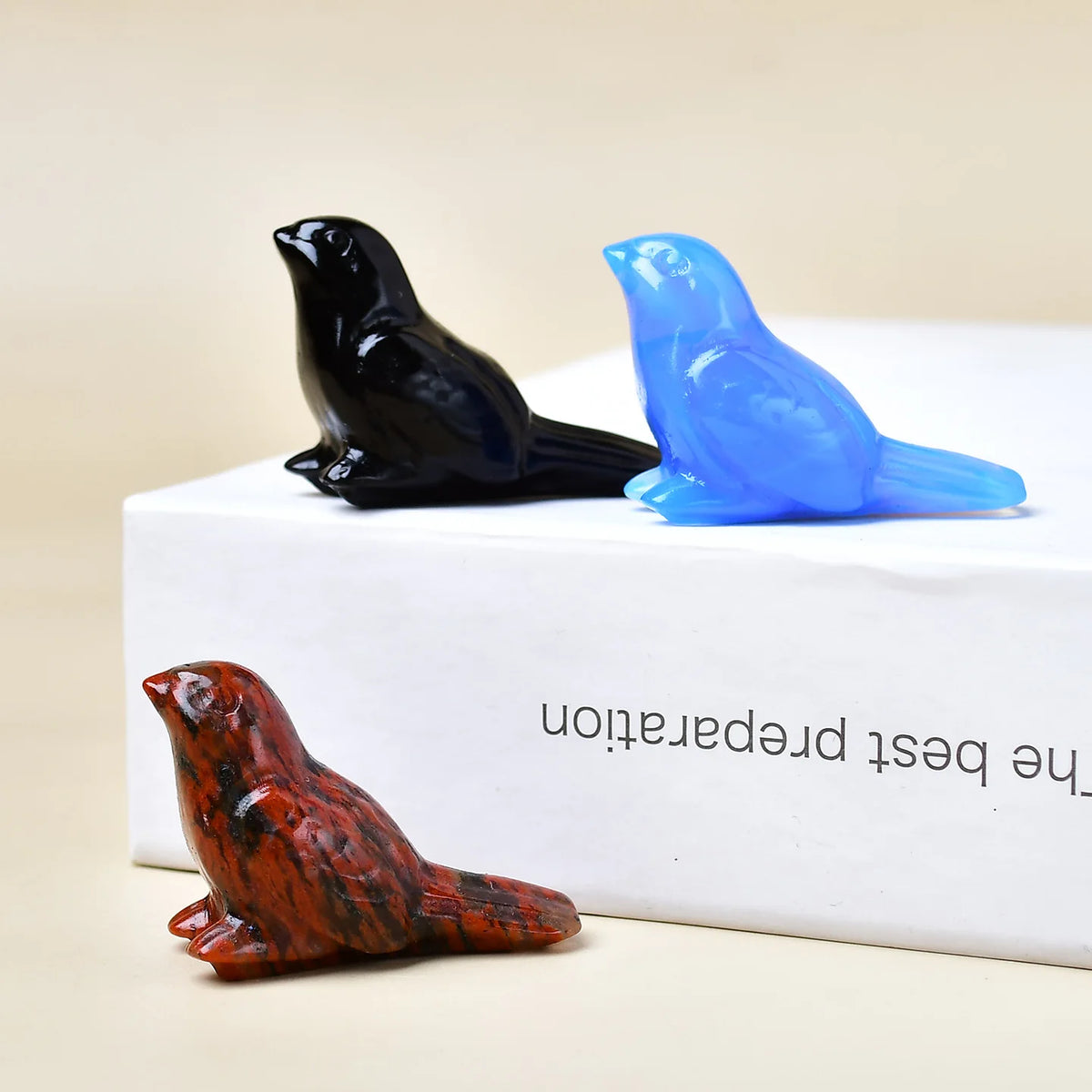Natural crystal carved into a bird, a perfect crystal gift, a decorative item suitable for home decoration
