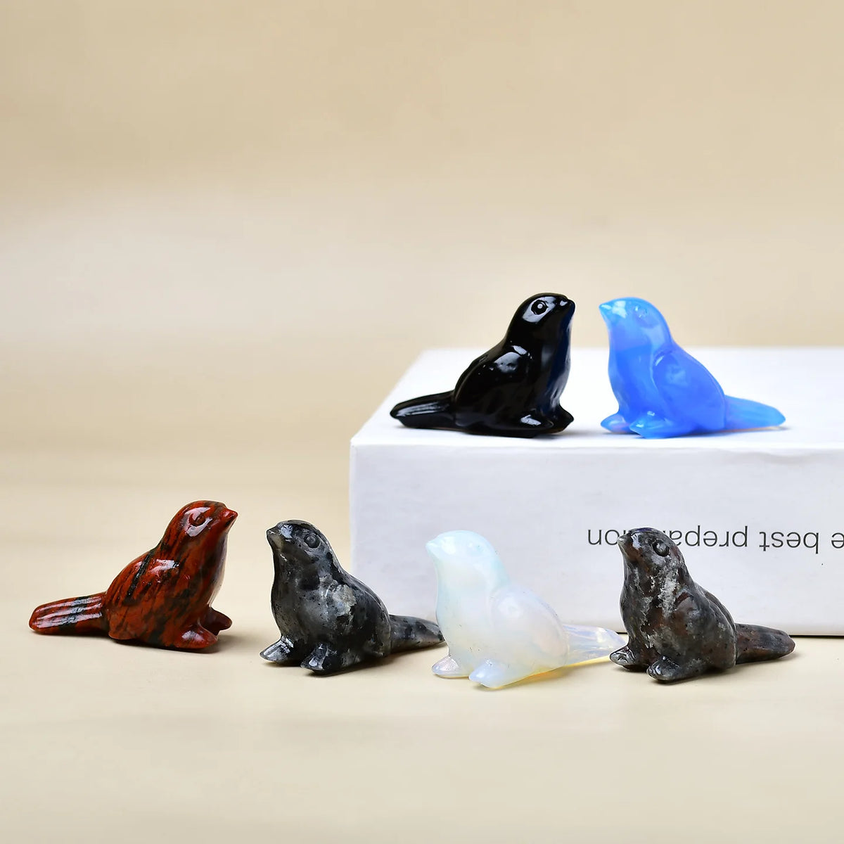 Natural crystal carved into a bird, a perfect crystal gift, a decorative item suitable for home decoration