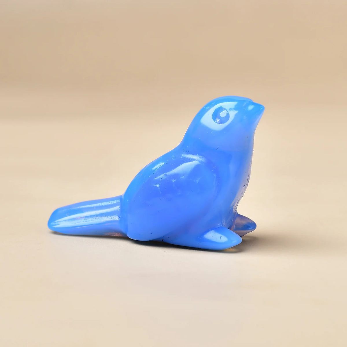 Natural crystal carved into a bird, a perfect crystal gift, a decorative item suitable for home decoration