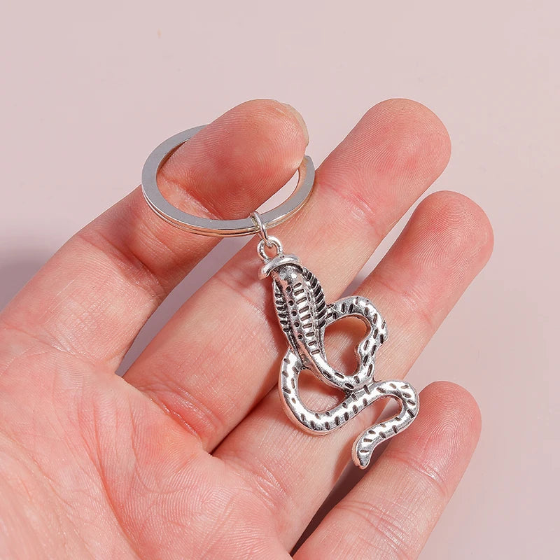 Fashion Crystal Cherry Keychain Creative Fruit Key Chain Cute Girl Key Ring Chains Car Bag Pendant Charm for Women Jewelry Gift