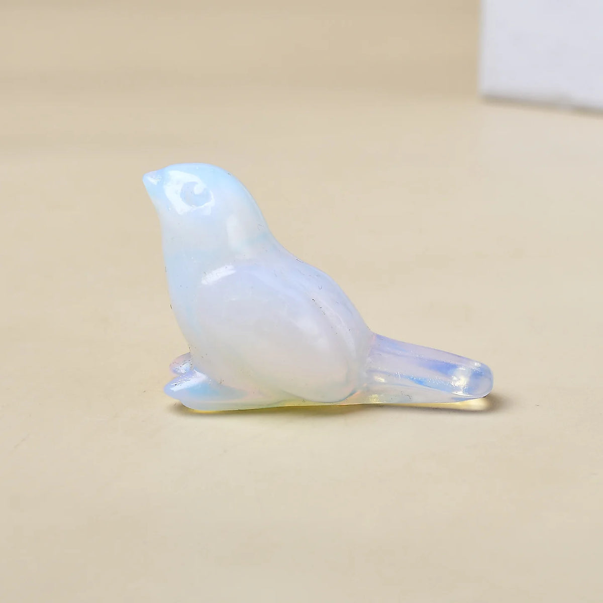Natural crystal carved into a bird, a perfect crystal gift, a decorative item suitable for home decoration