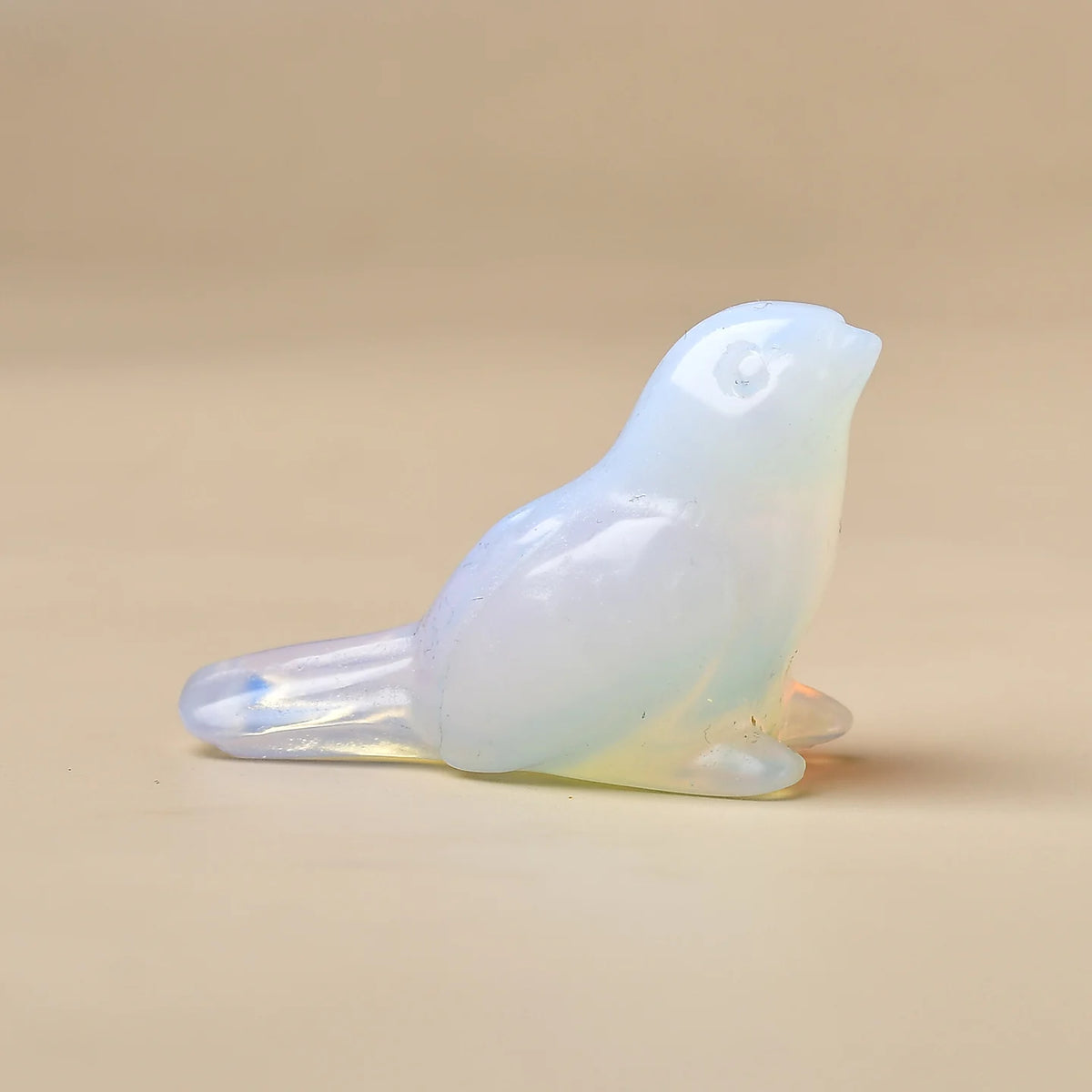 Natural crystal carved into a bird, a perfect crystal gift, a decorative item suitable for home decoration